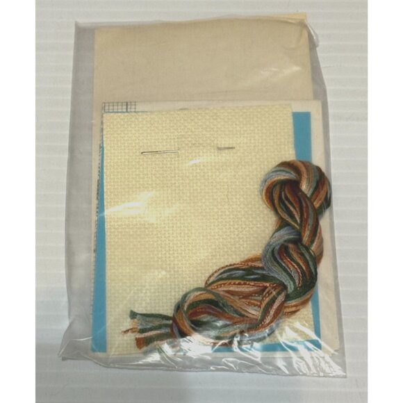 NEW Vermillion Stitchery 2 Gift Tags Cross Stitch Kit Flowers CTED505 - Picture 2 of 2